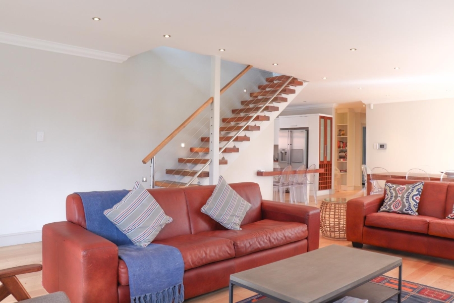 To Let 6 Bedroom Property for Rent in Voelklip Western Cape